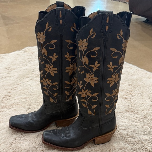 Twisted X Shoes - Women’s Twisted X tall black cowboy boots.